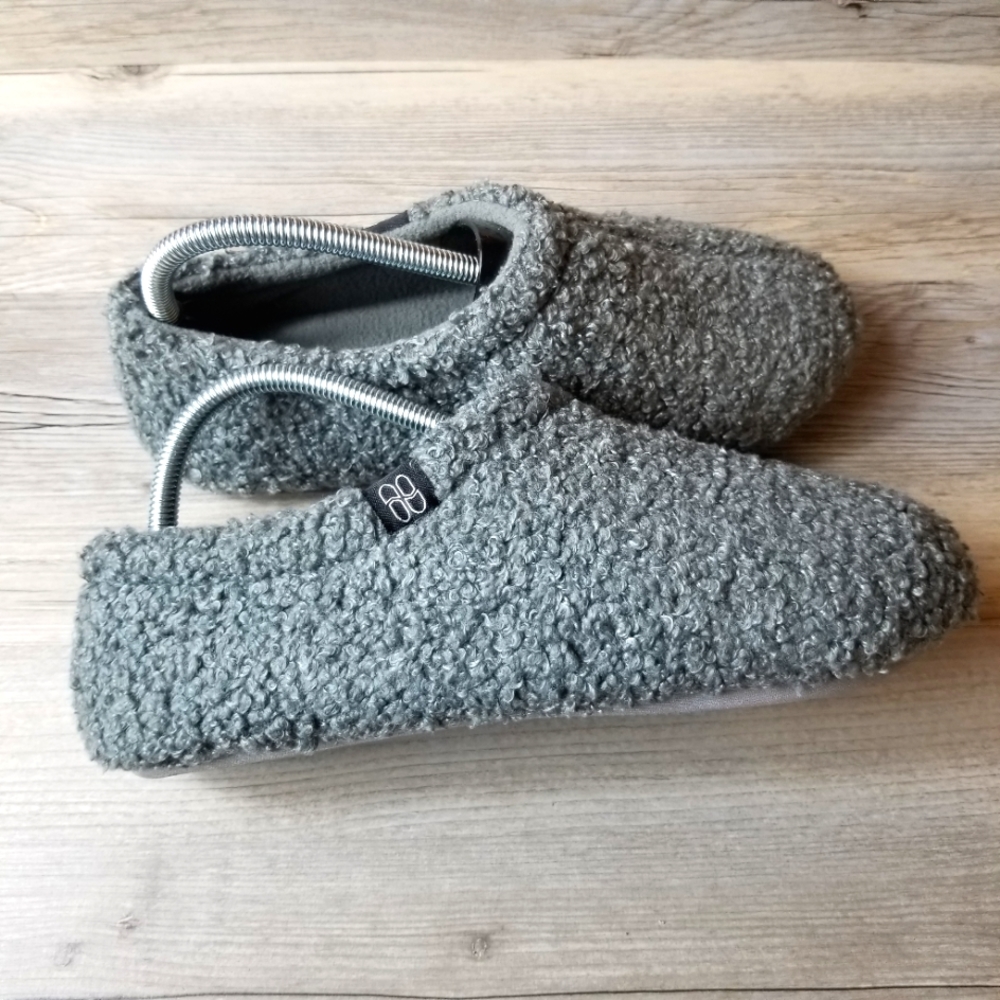 HomeTop Fuzzy Memory Foam Loafer Slippers